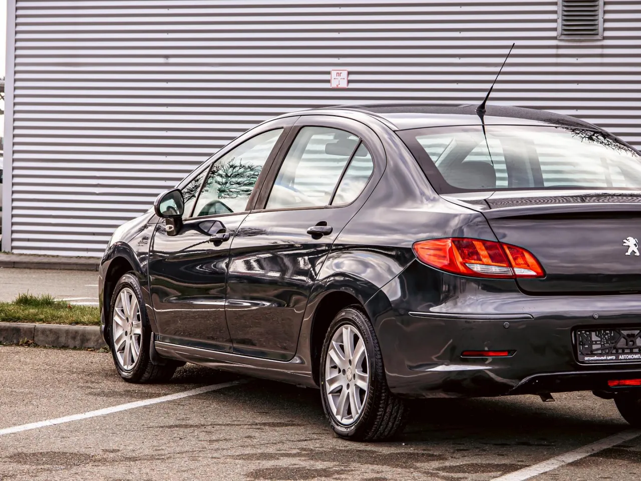 Peugeot 408