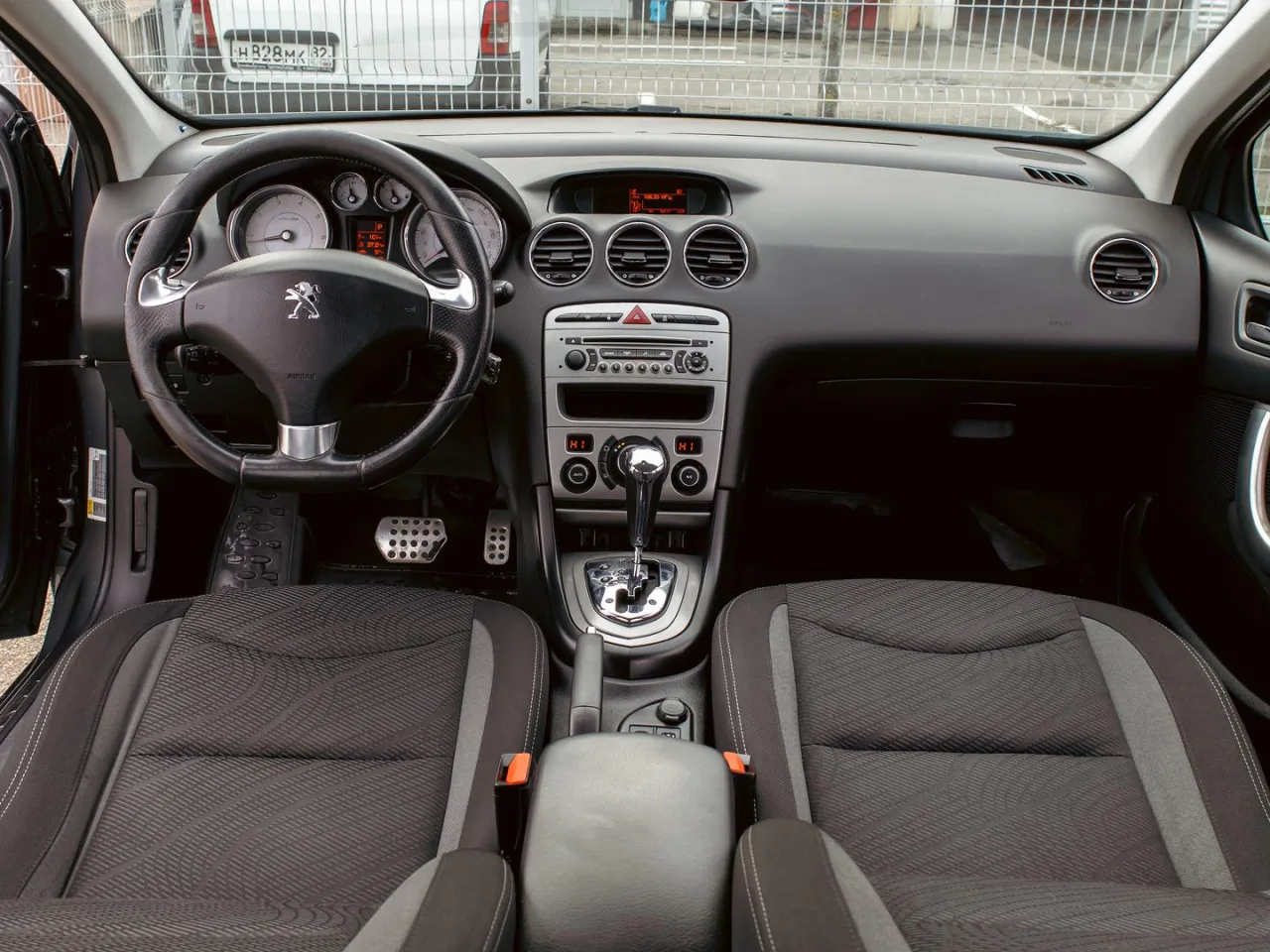 Peugeot 408