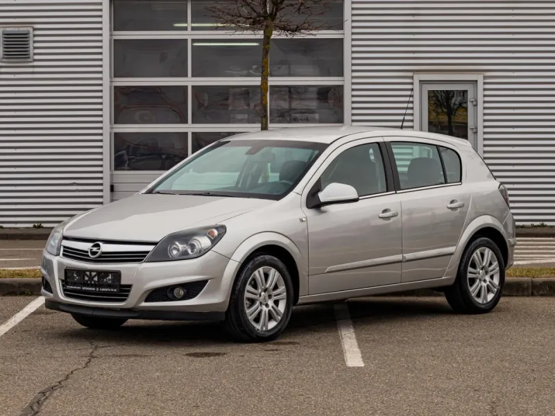 Opel Astra 2012