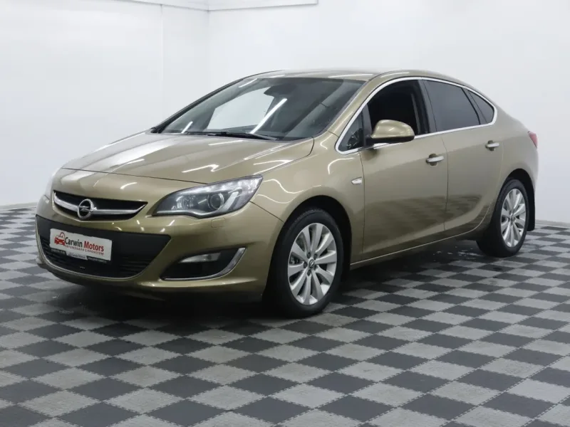 Opel Astra 2013