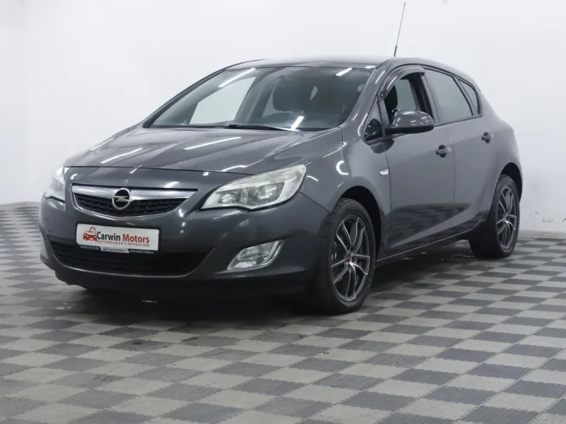 Opel Astra 2012