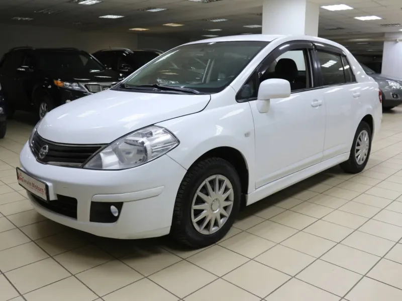 Nissan Tiida 2012