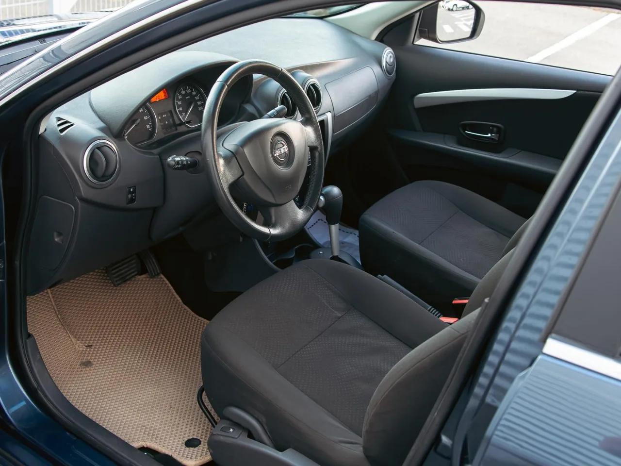 Nissan Almera