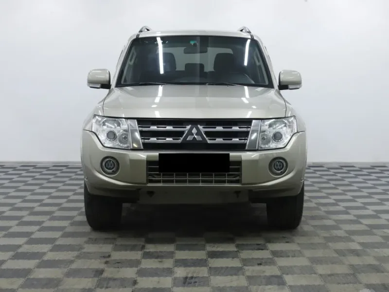 Mitsubishi Pajero 2012