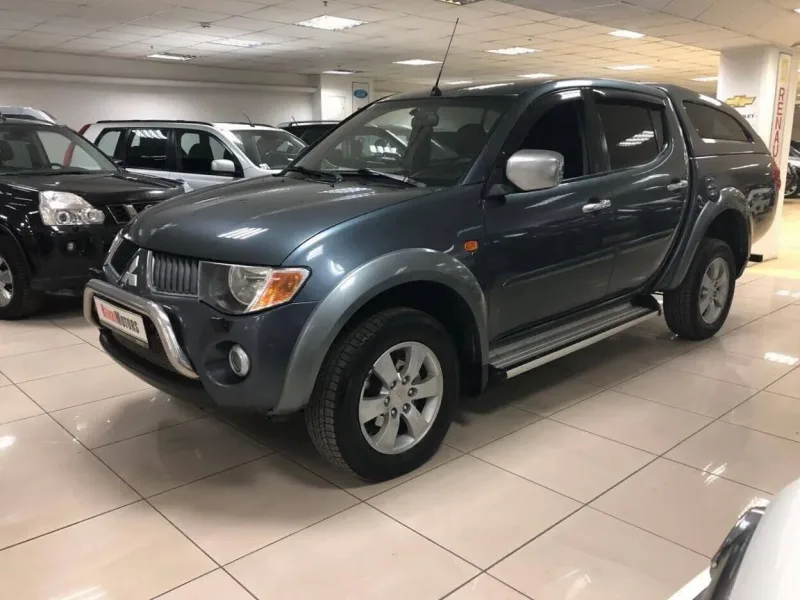 Mitsubishi L200 2012