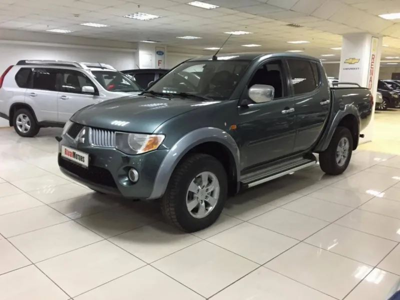Mitsubishi L200 2012