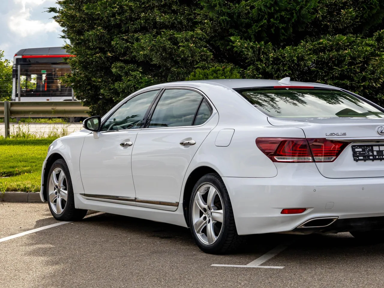 Lexus LS