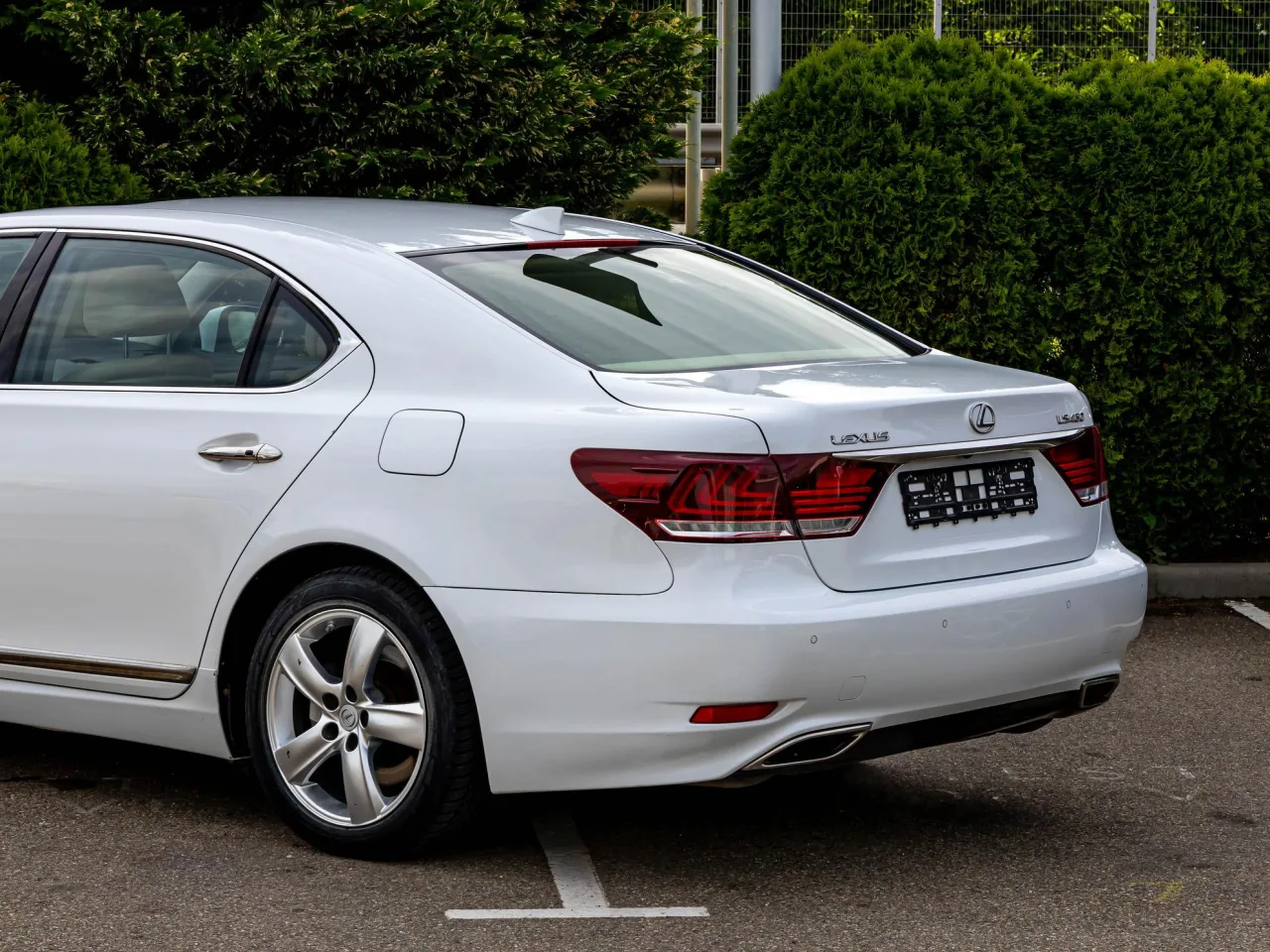 Lexus LS