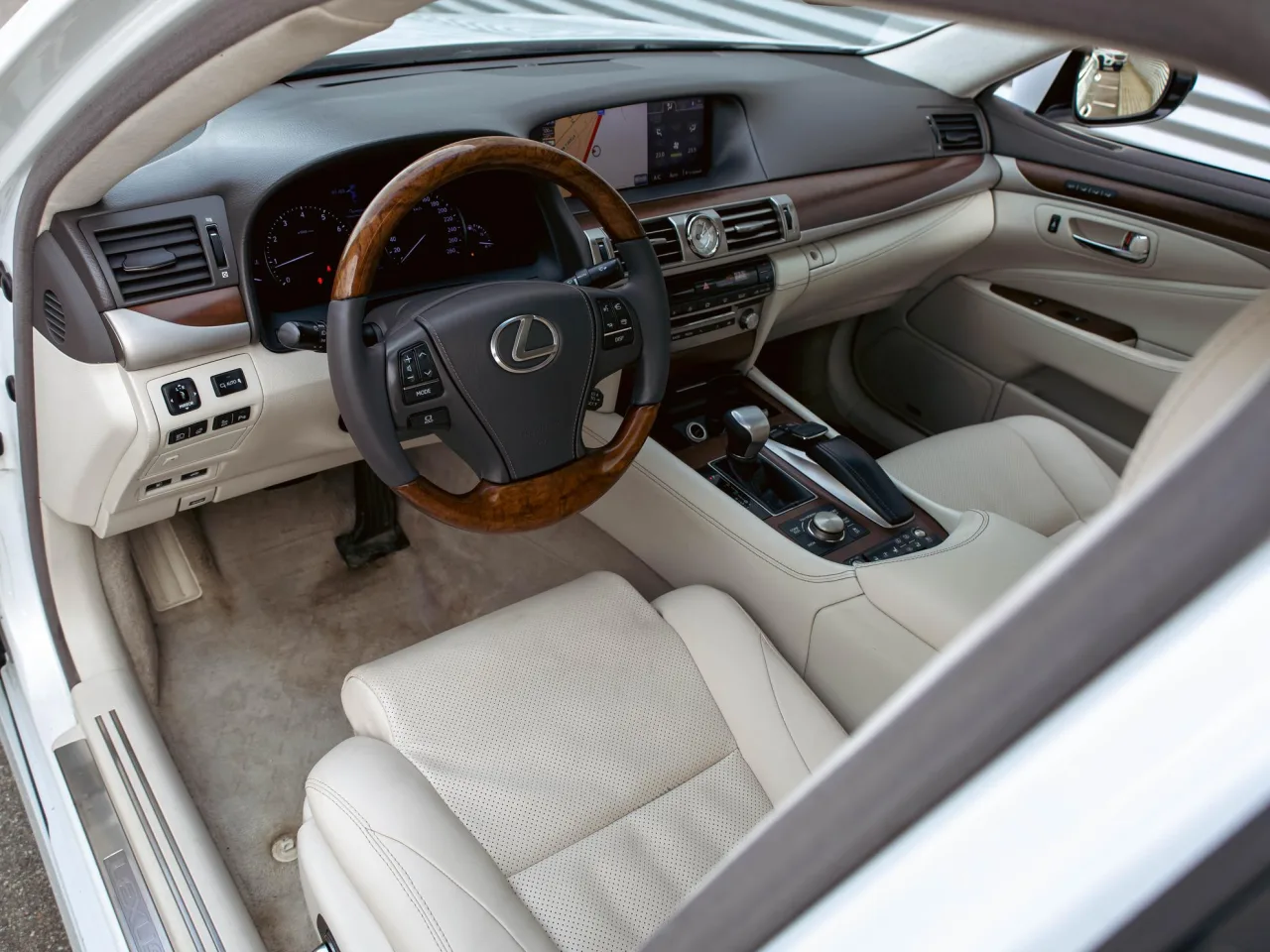 Lexus LS
