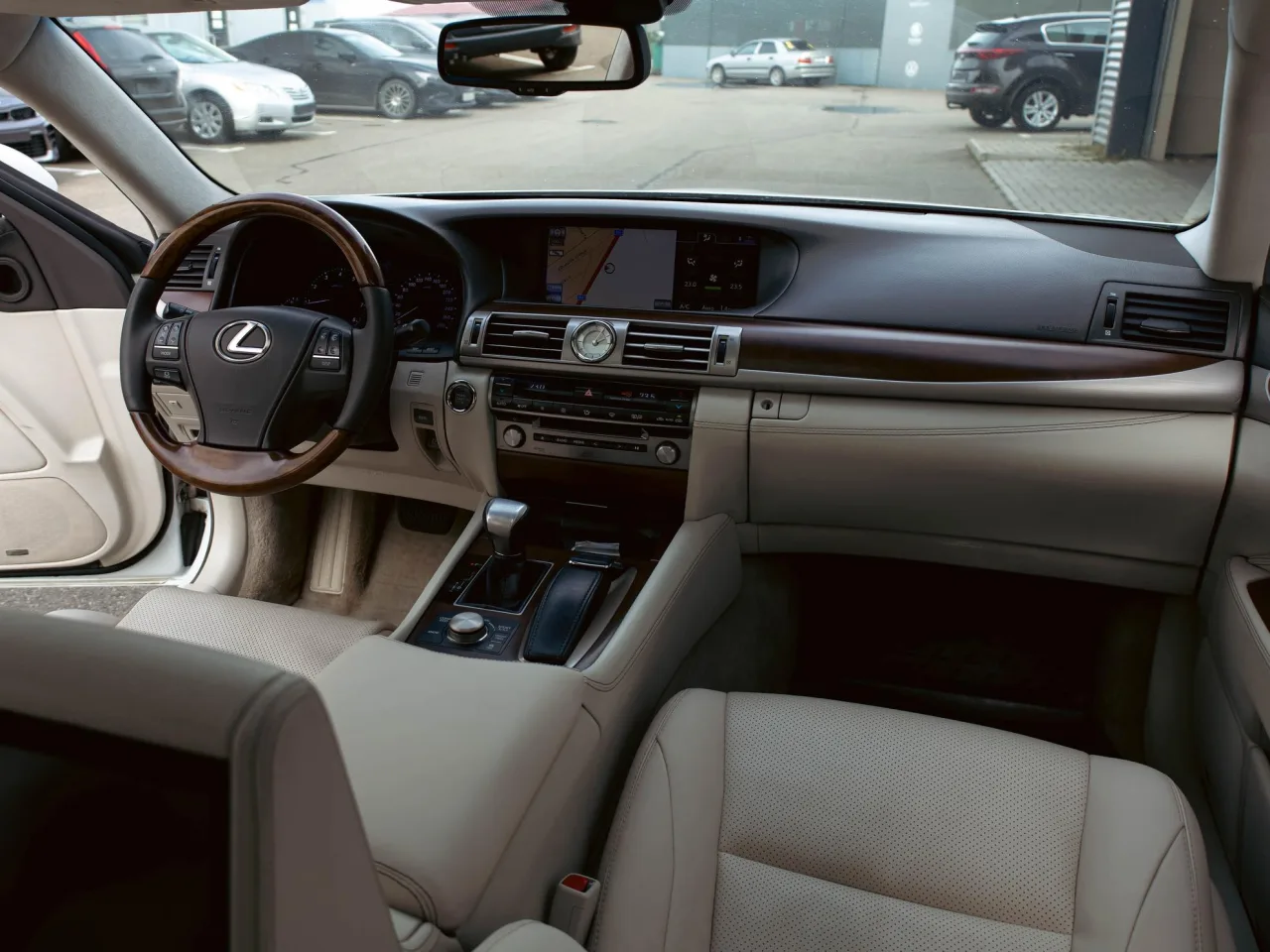 Lexus LS