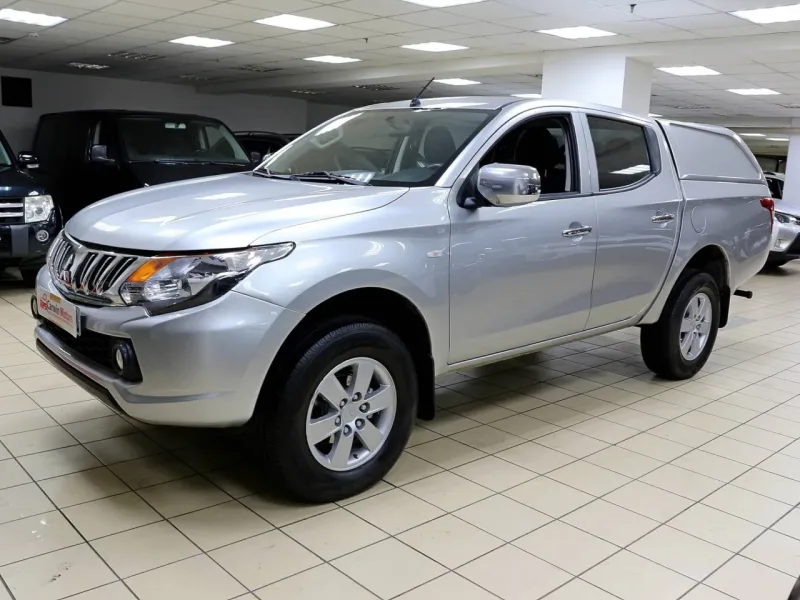 Mitsubishi L200 2015
