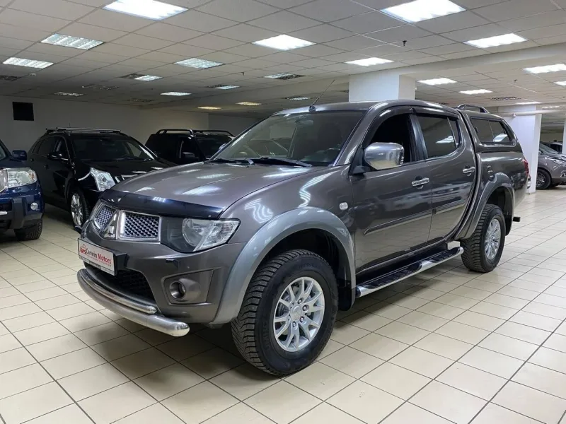 Mitsubishi L200 2012