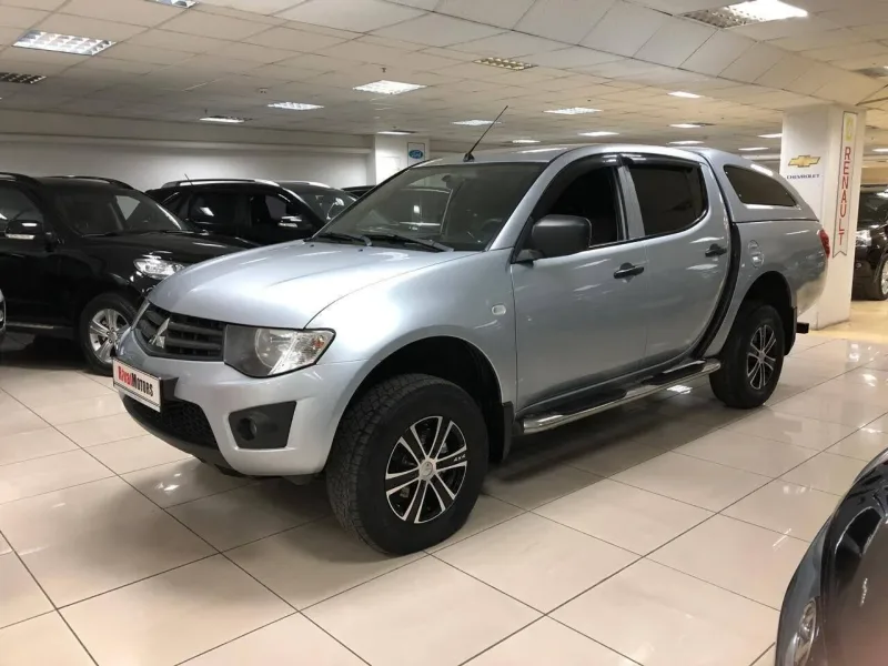 Mitsubishi L200 2012