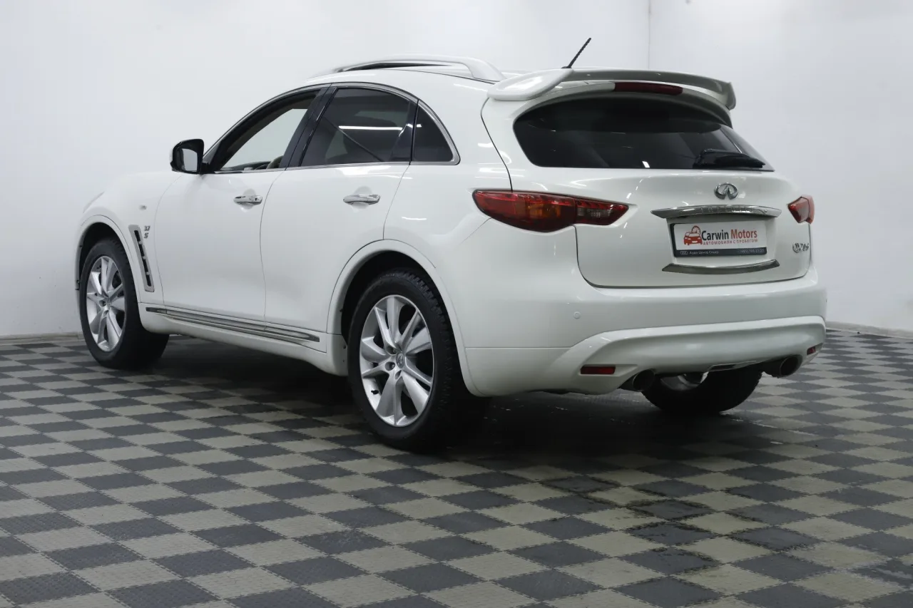 Infiniti QX70