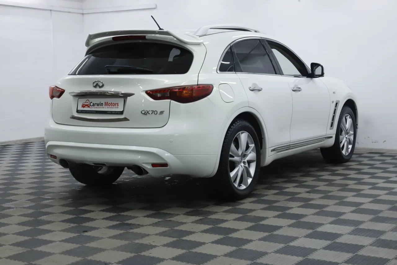 Infiniti QX70