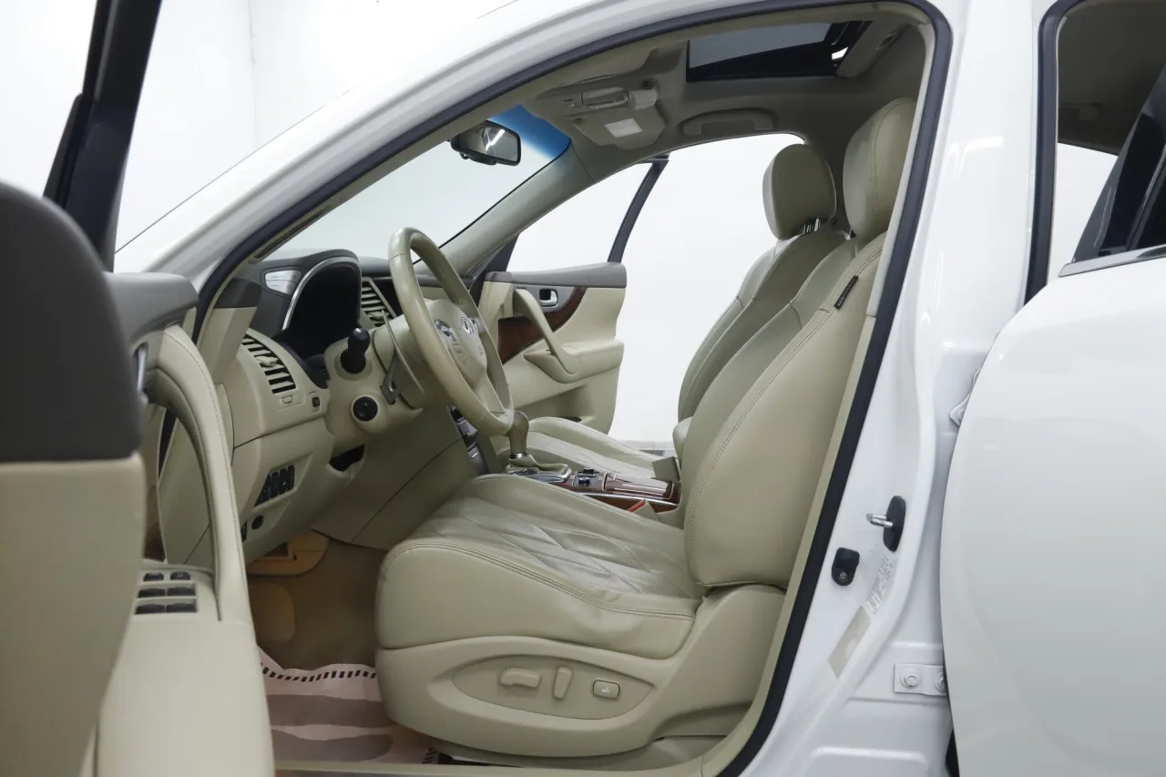 Infiniti QX70