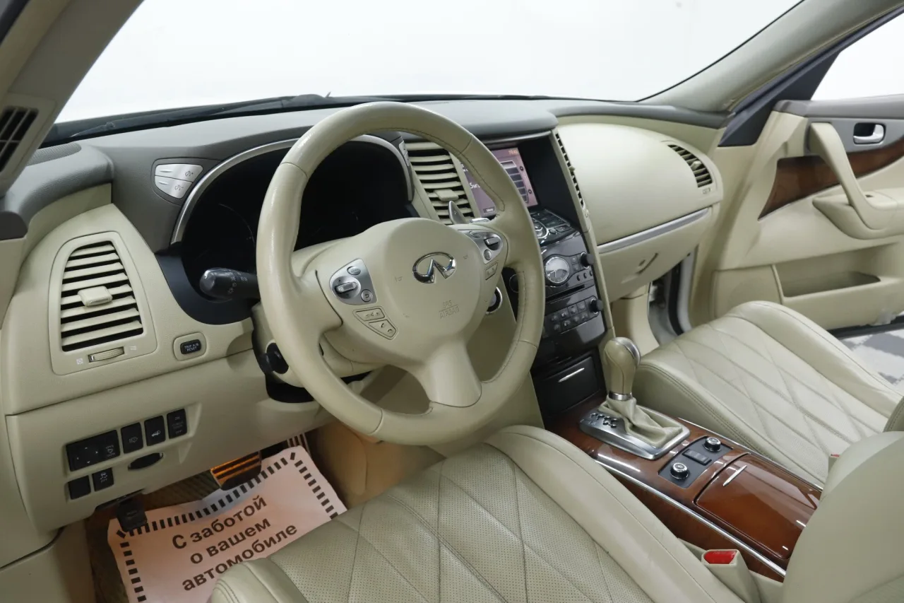 Infiniti QX70