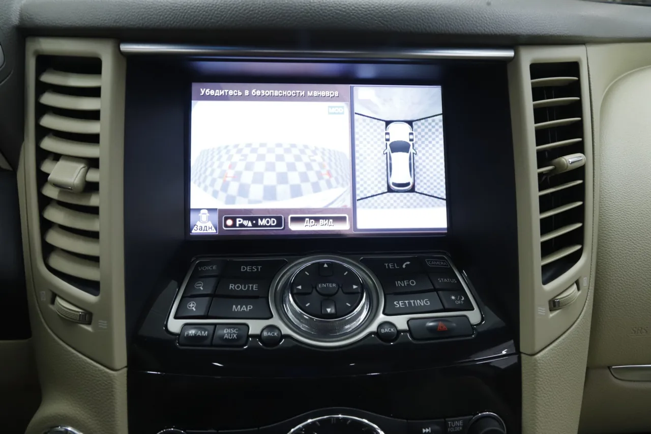 Infiniti QX70