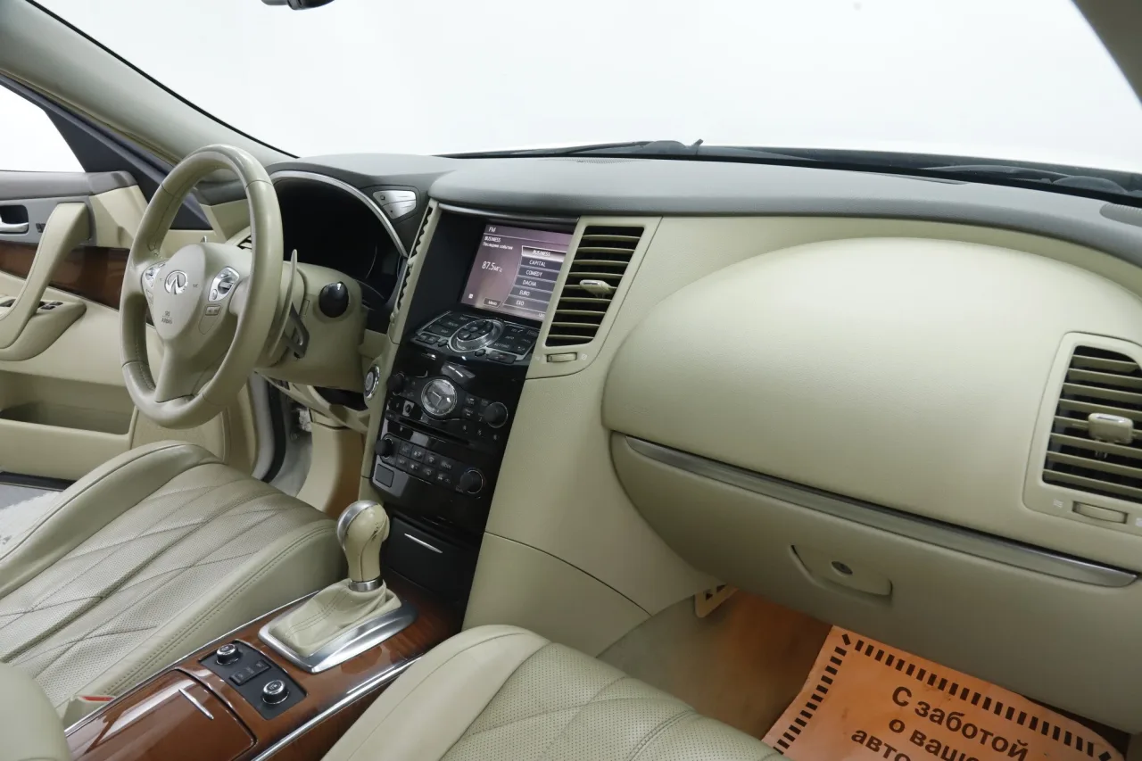 Infiniti QX70