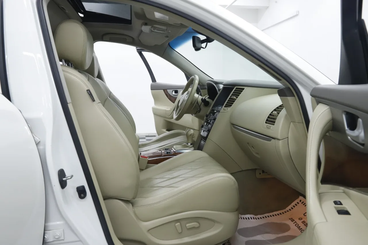 Infiniti QX70