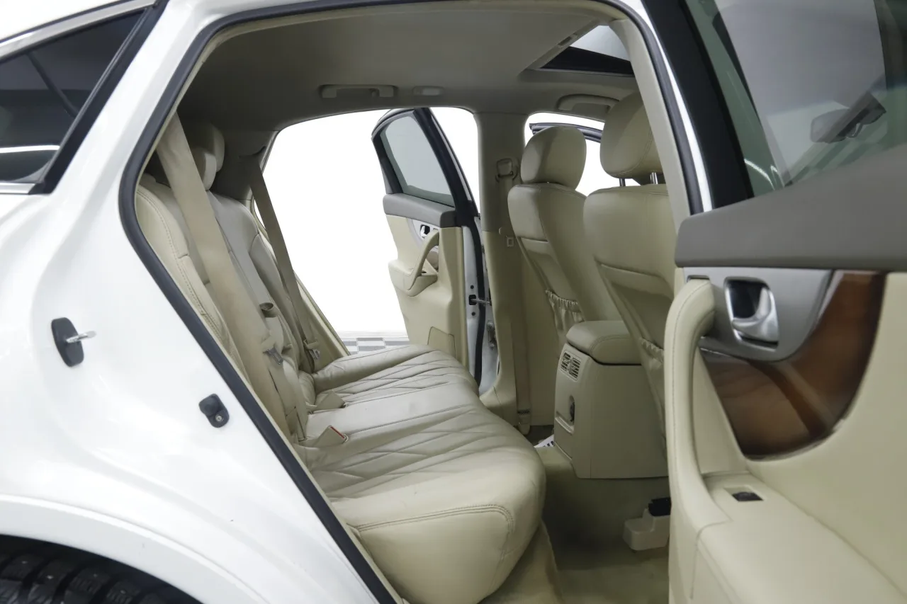Infiniti QX70
