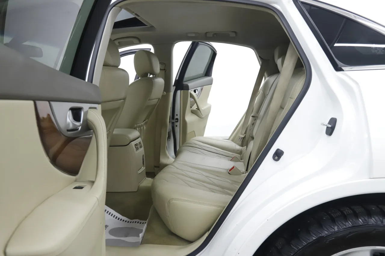 Infiniti QX70