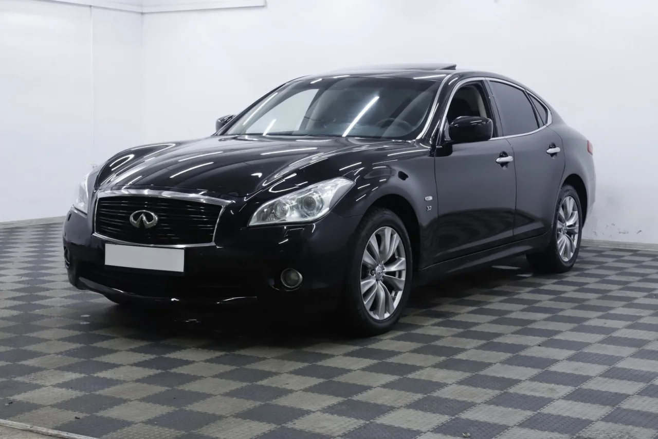 Infiniti Q70