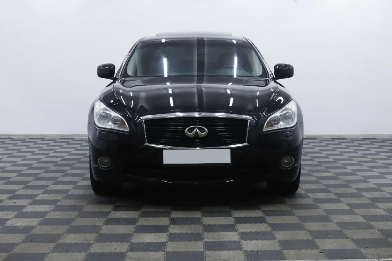 Infiniti Q70