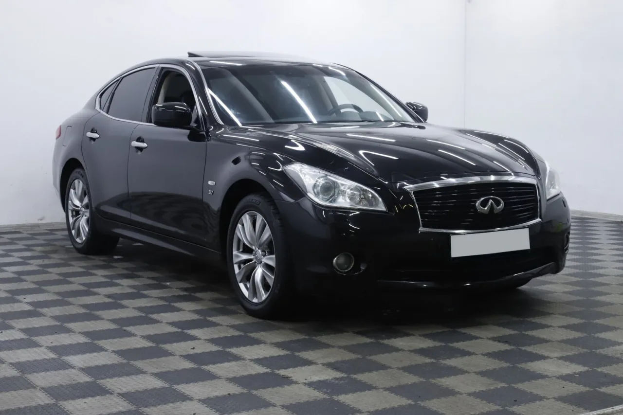 Infiniti Q70