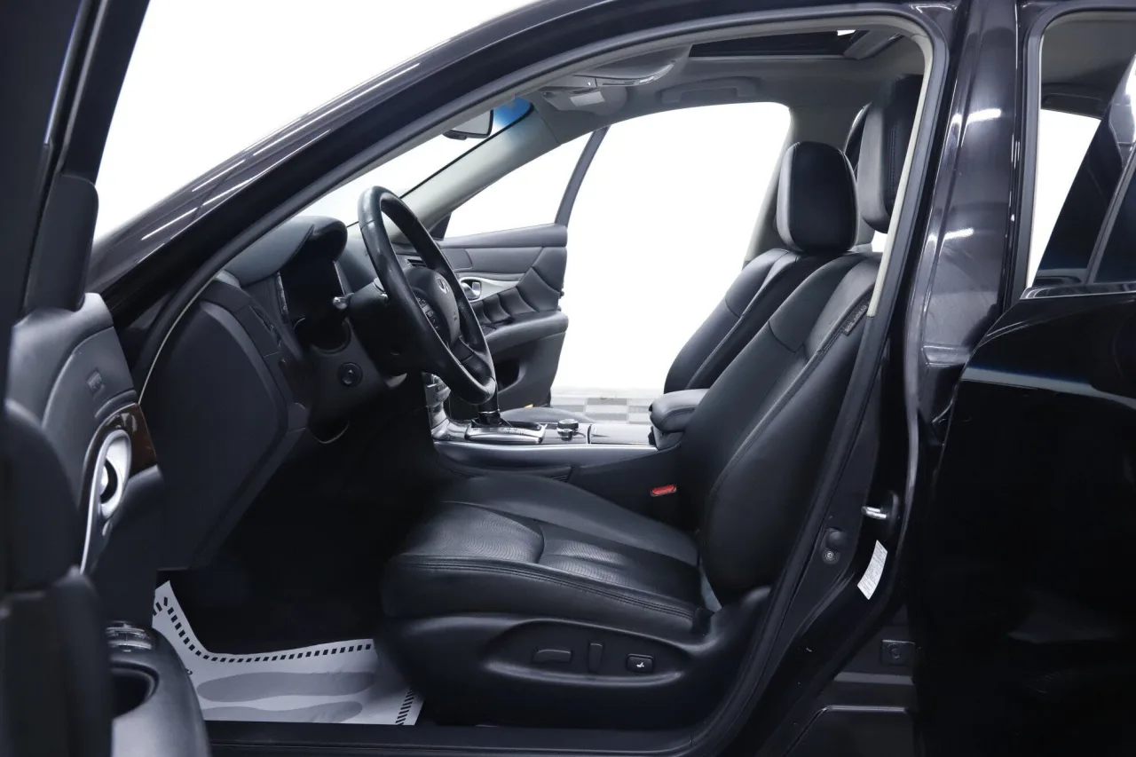 Infiniti Q70