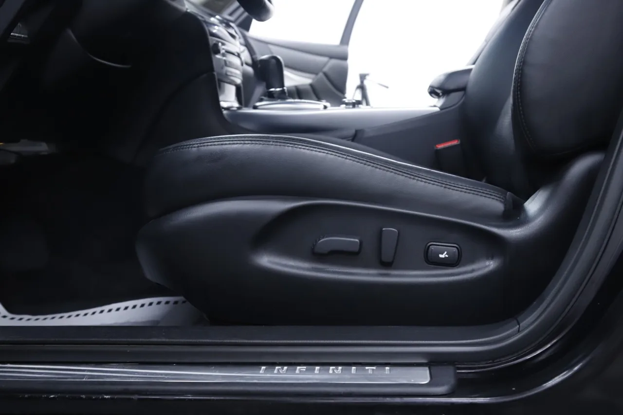 Infiniti Q70