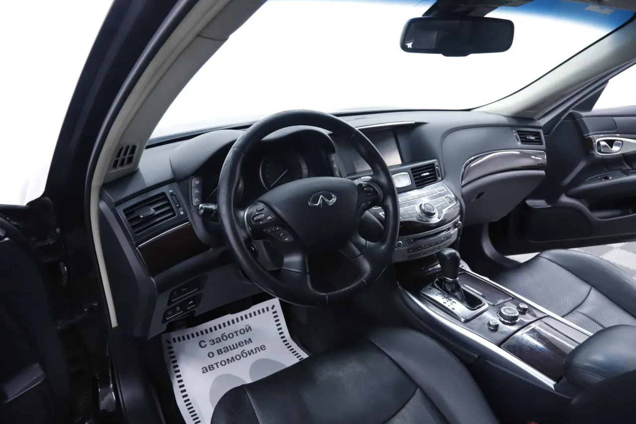 Infiniti Q70