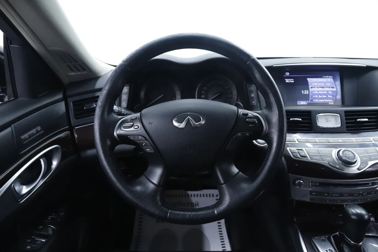 Infiniti Q70