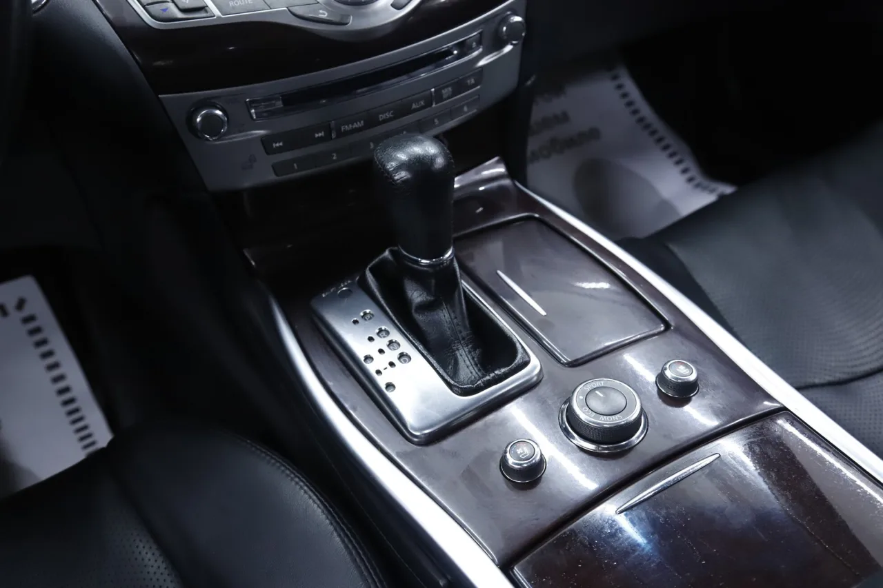 Infiniti Q70