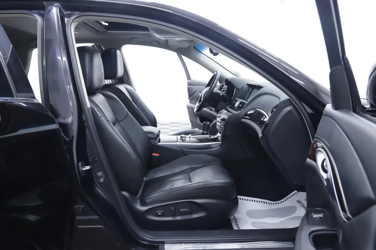 Infiniti Q70