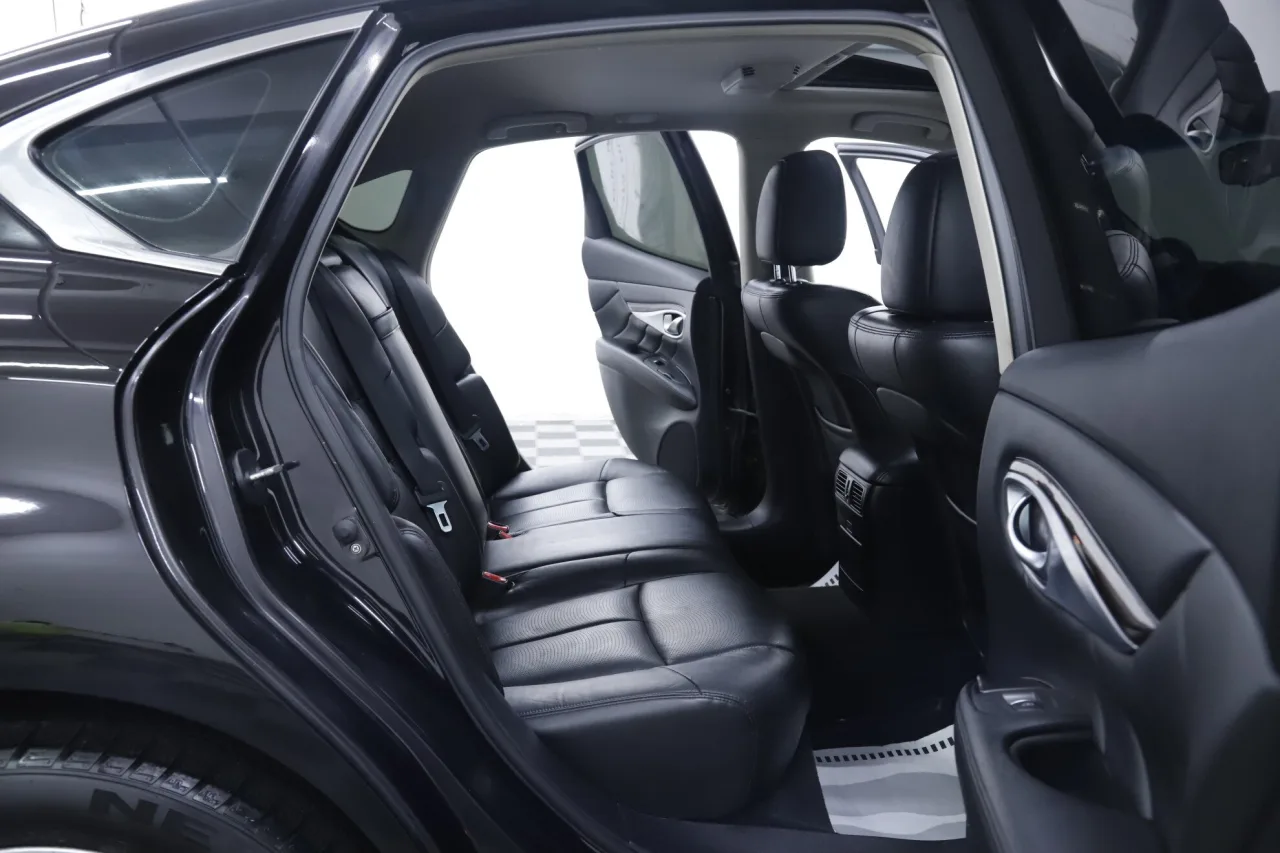 Infiniti Q70