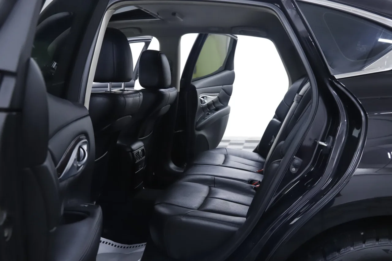 Infiniti Q70