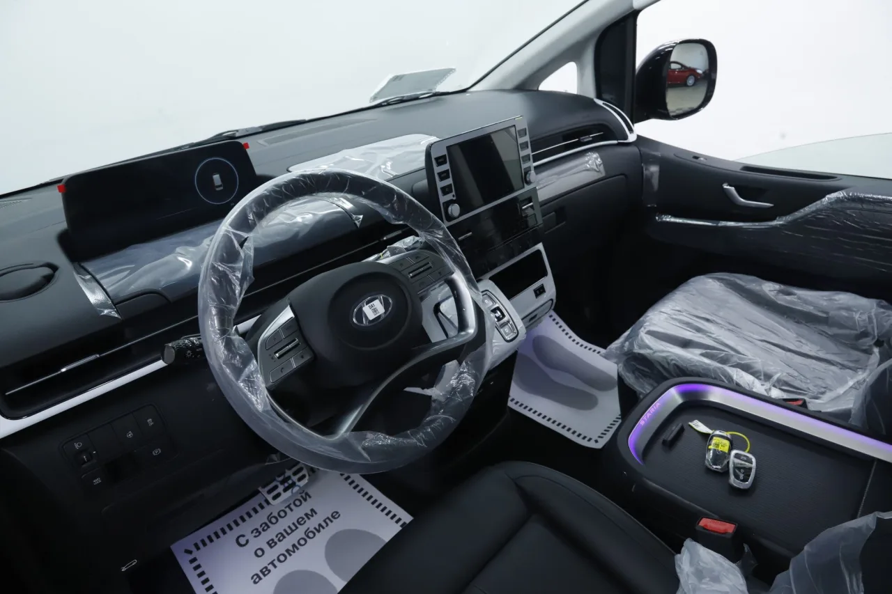 Hyundai Staria