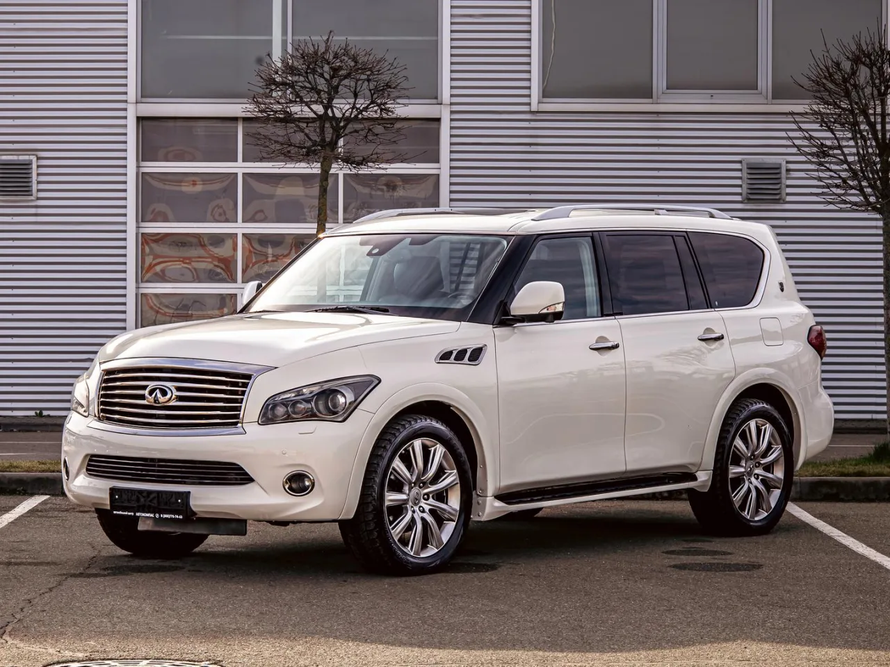 Infiniti QX56