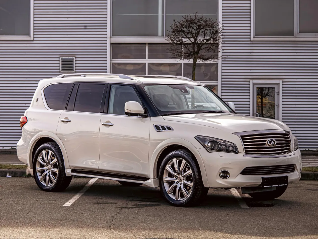 Infiniti QX56