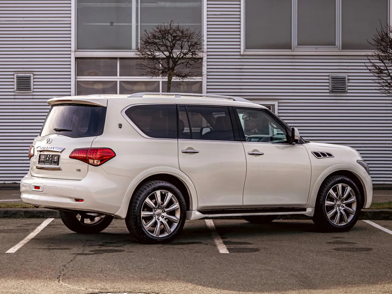 Infiniti QX56
