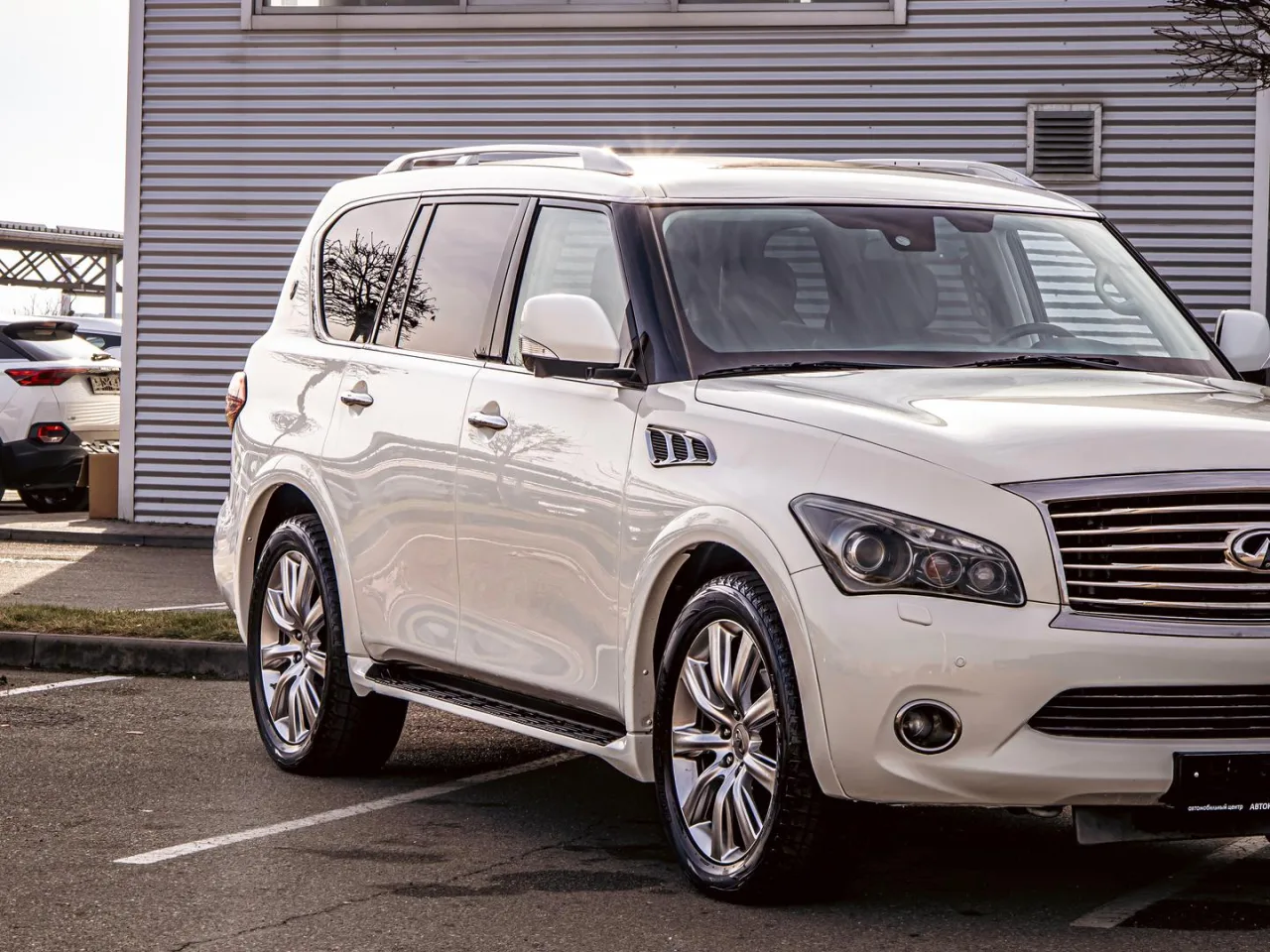 Infiniti QX56