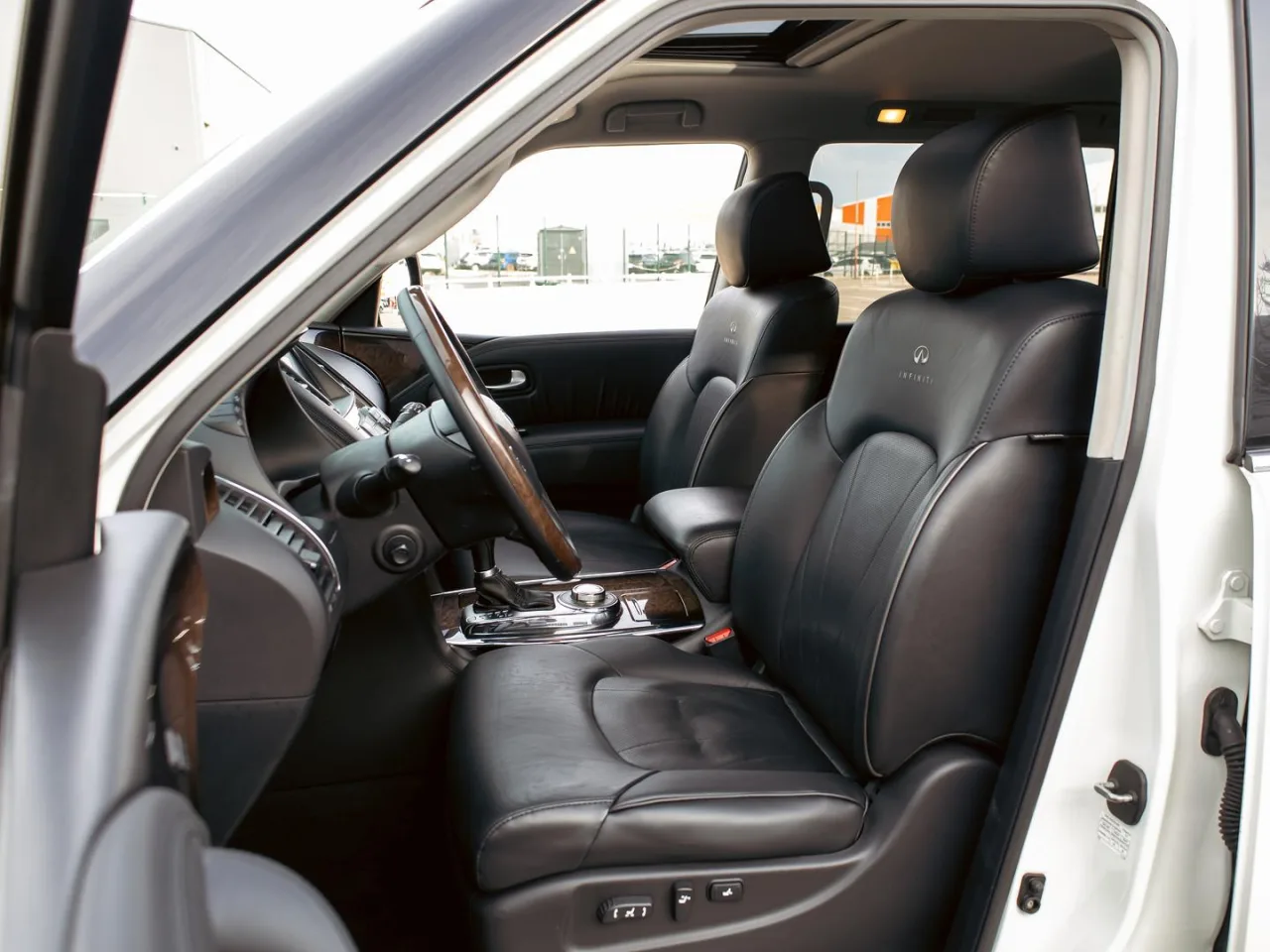 Infiniti QX56