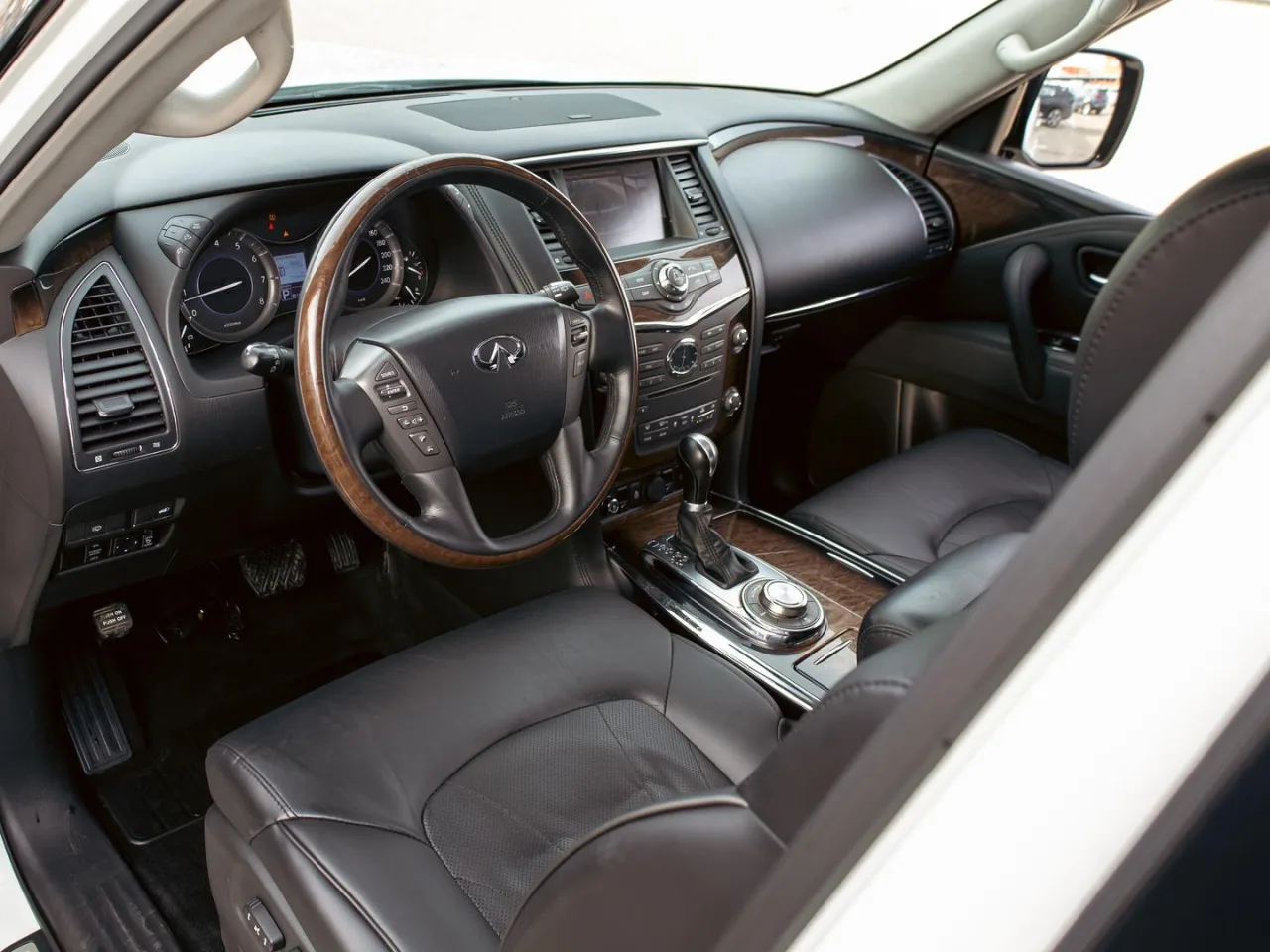 Infiniti QX56
