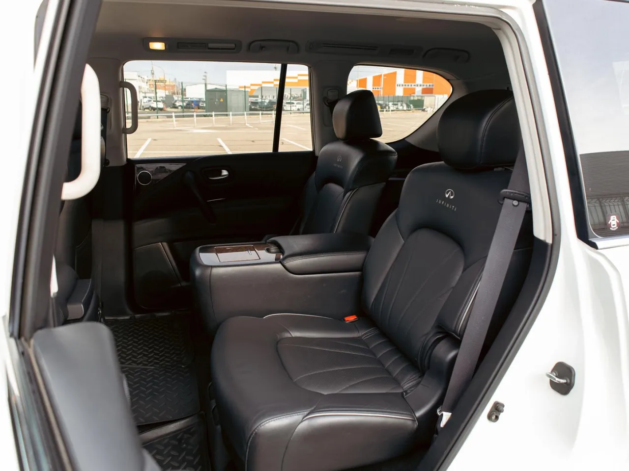 Infiniti QX56