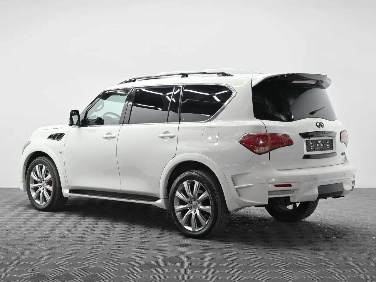 Infiniti QX80