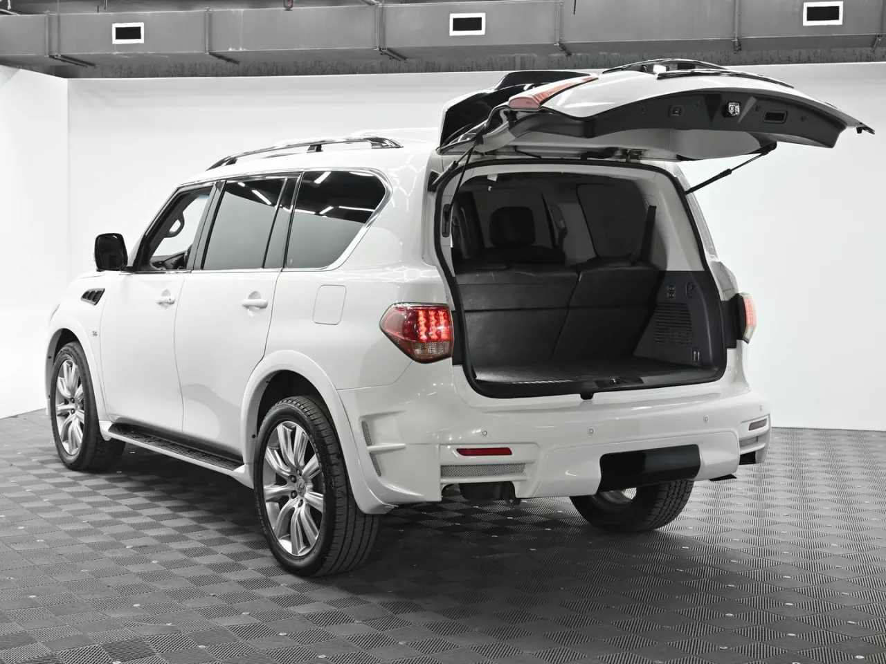 Infiniti QX80