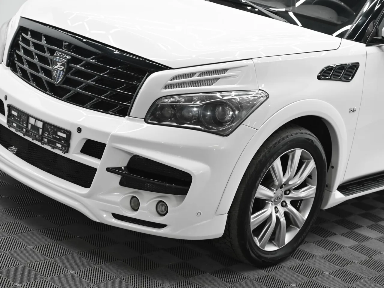 Infiniti QX80