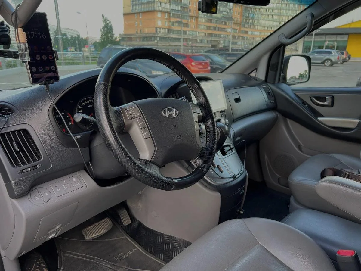 Hyundai Grand Starex
