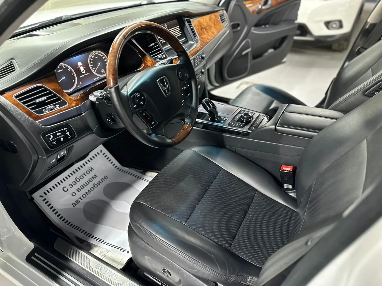 Hyundai Equus